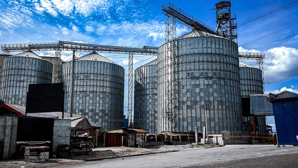 Elegant wall-mounted storage for entryway essentials